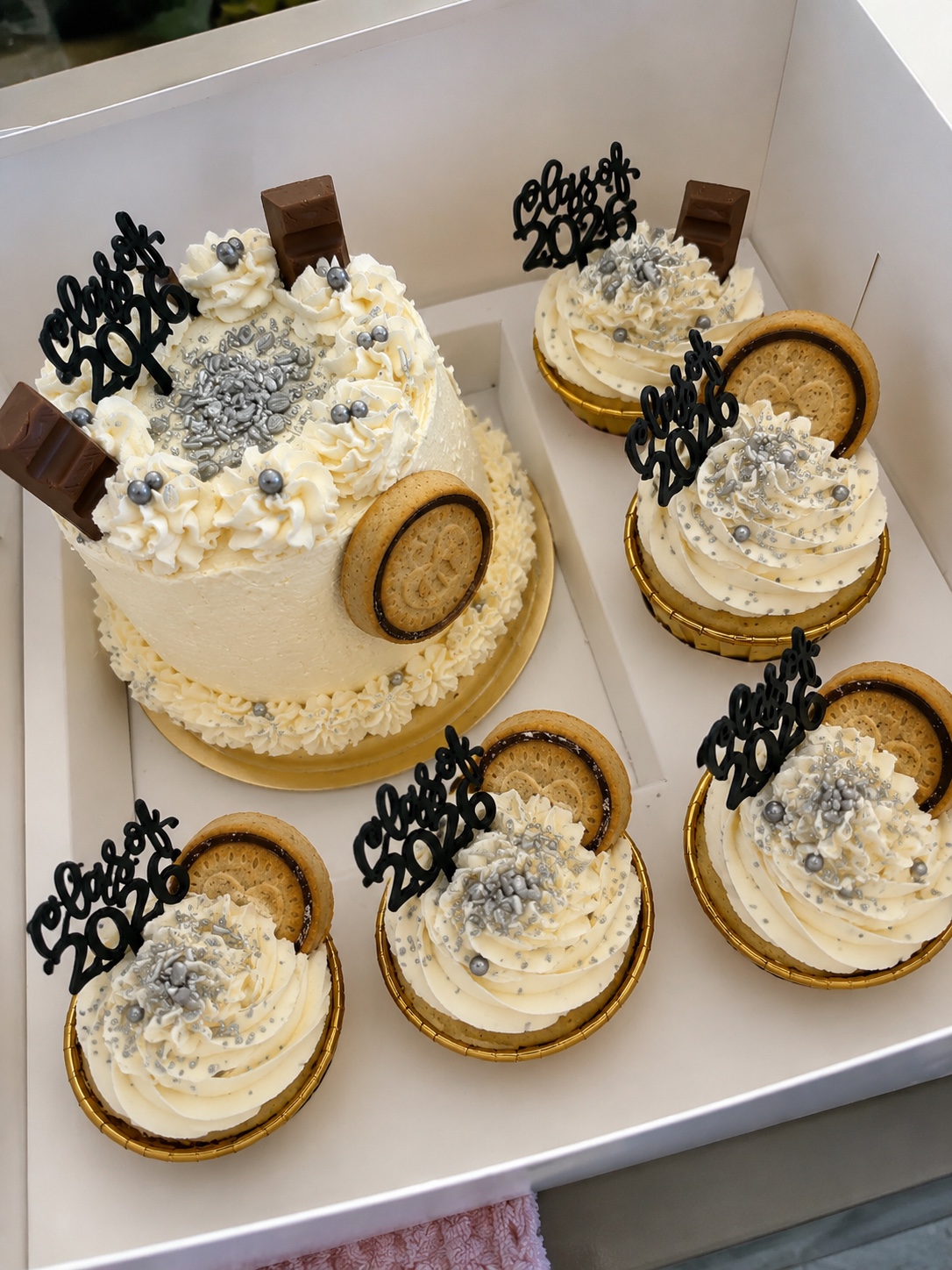 Graduation cake and cupcakes
